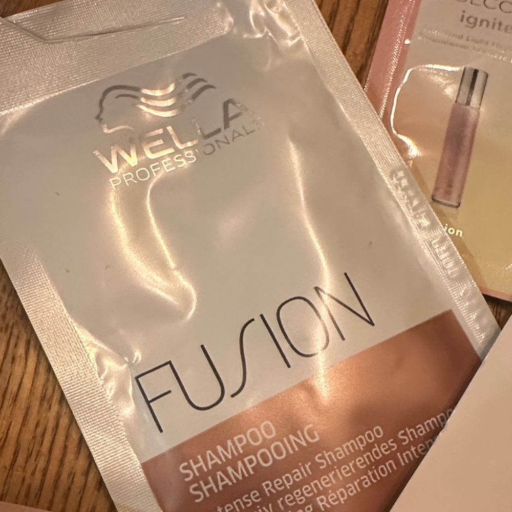 Beauty Sample Bundle - Picture 4 of 9